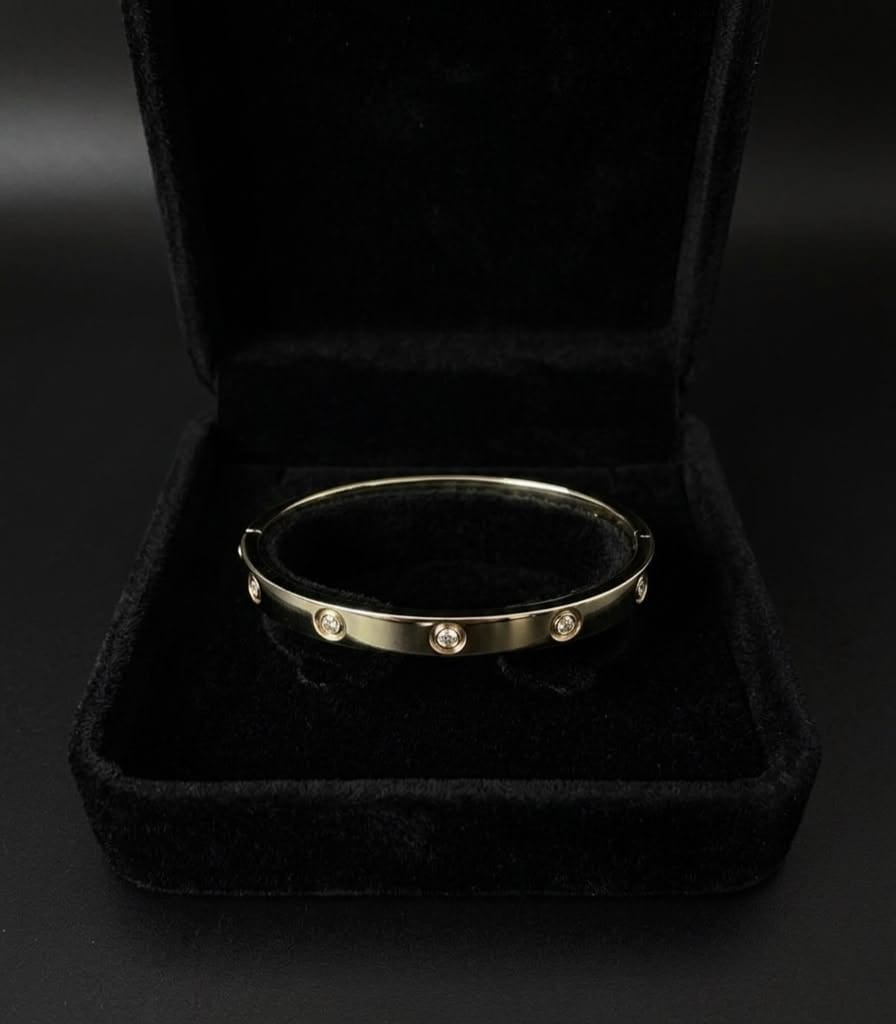 Stainless steel bracelet plated with small stones